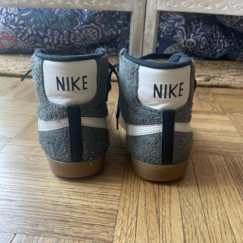 Nike Blazer Mid Suede Vintage Gray White Gum Shoes Size 6.5 Womens 518171-017
